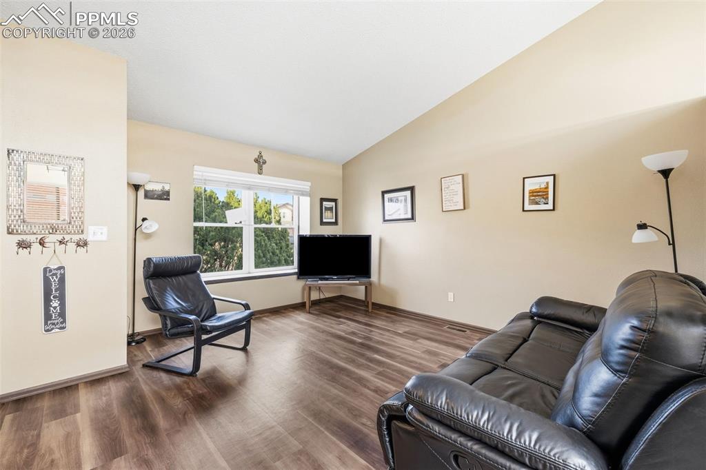 Image 14 of 40: Living Room