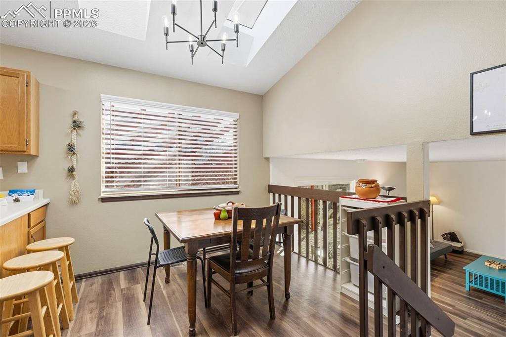 Image 15 of 40: Dining Area