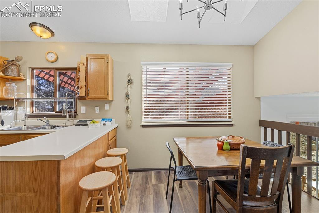 Image 17 of 40: Dining Area