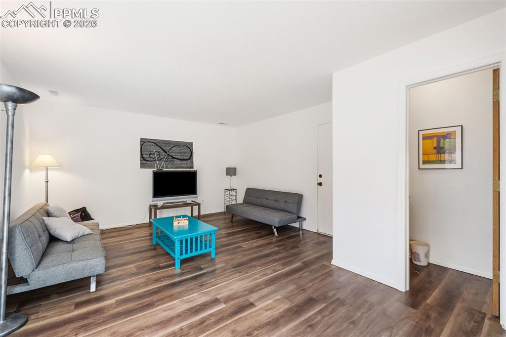 Image 25 of 40: Living Room