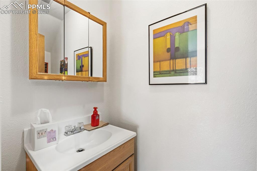 Image 27 of 40: Bathroom