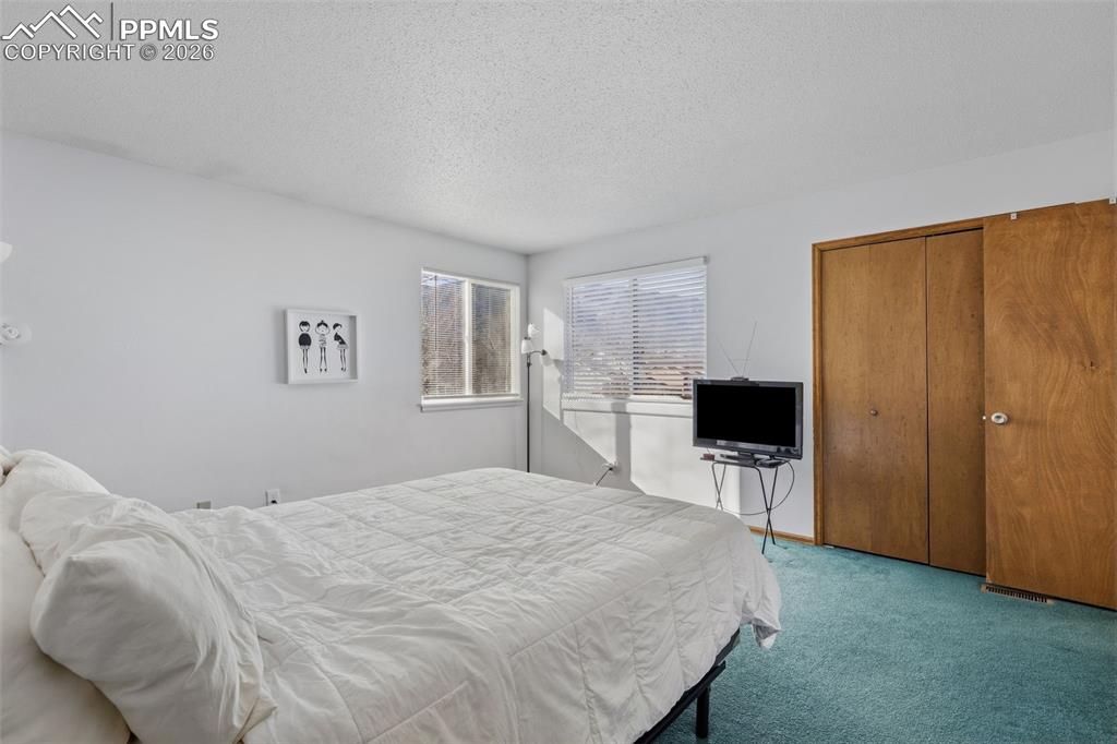 Image 28 of 40: Bedroom