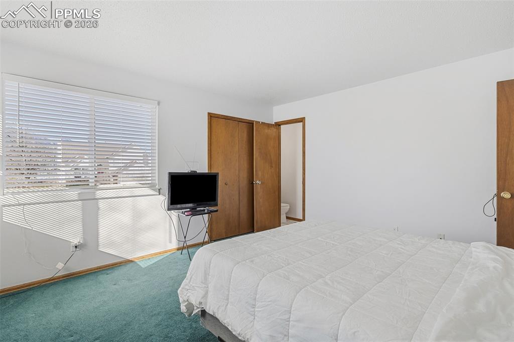 Image 30 of 40: Bedroom