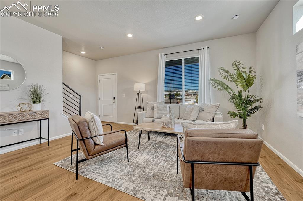 Image 6 of 29: Living area.