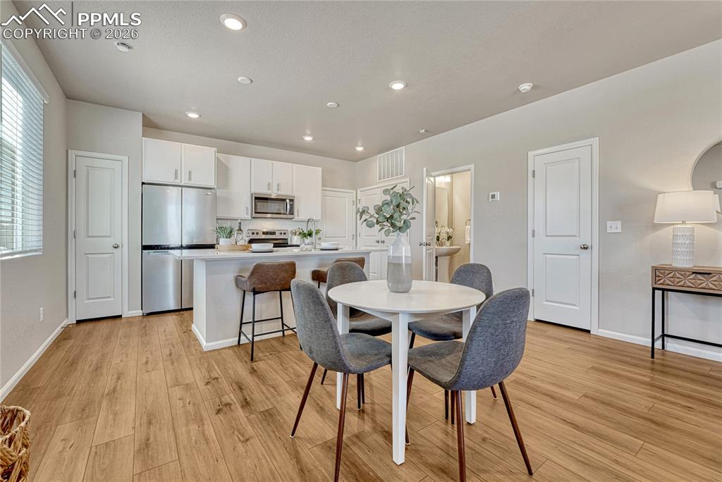 Image 8 of 29: Dining area.