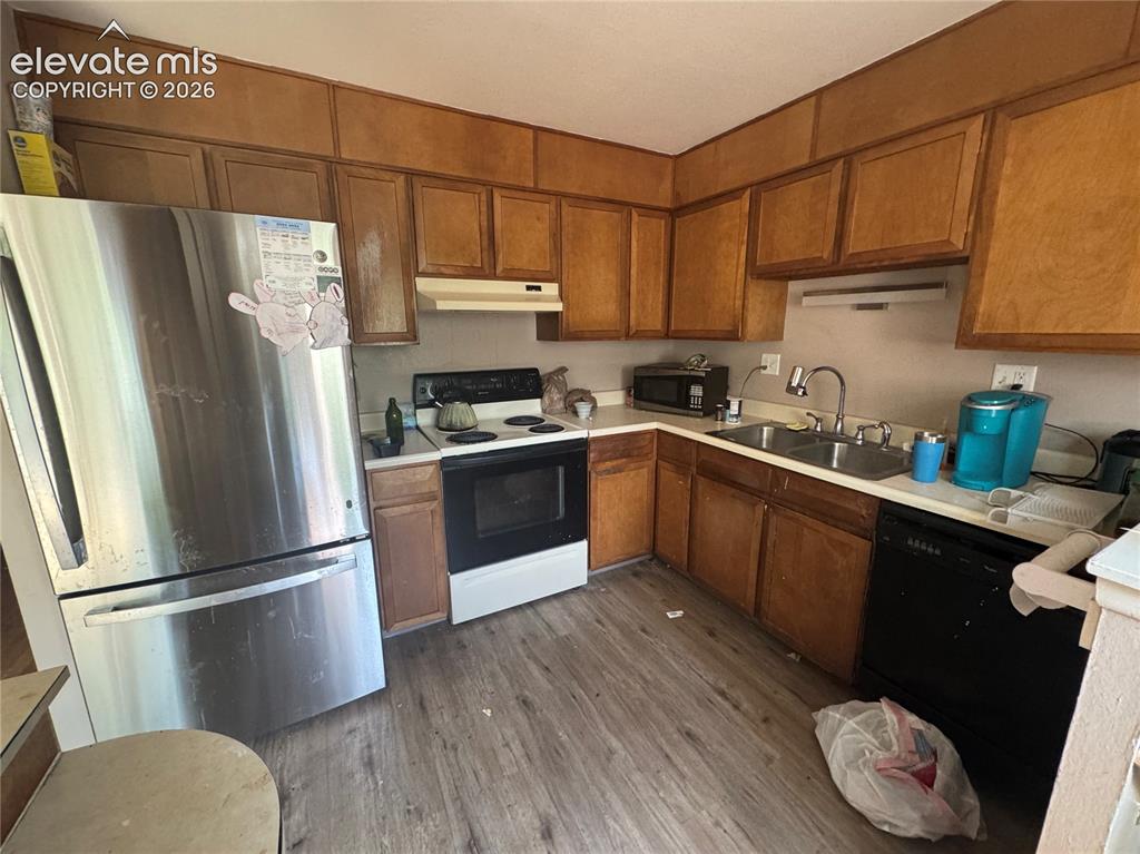 Image 2 of 37: Kitchen