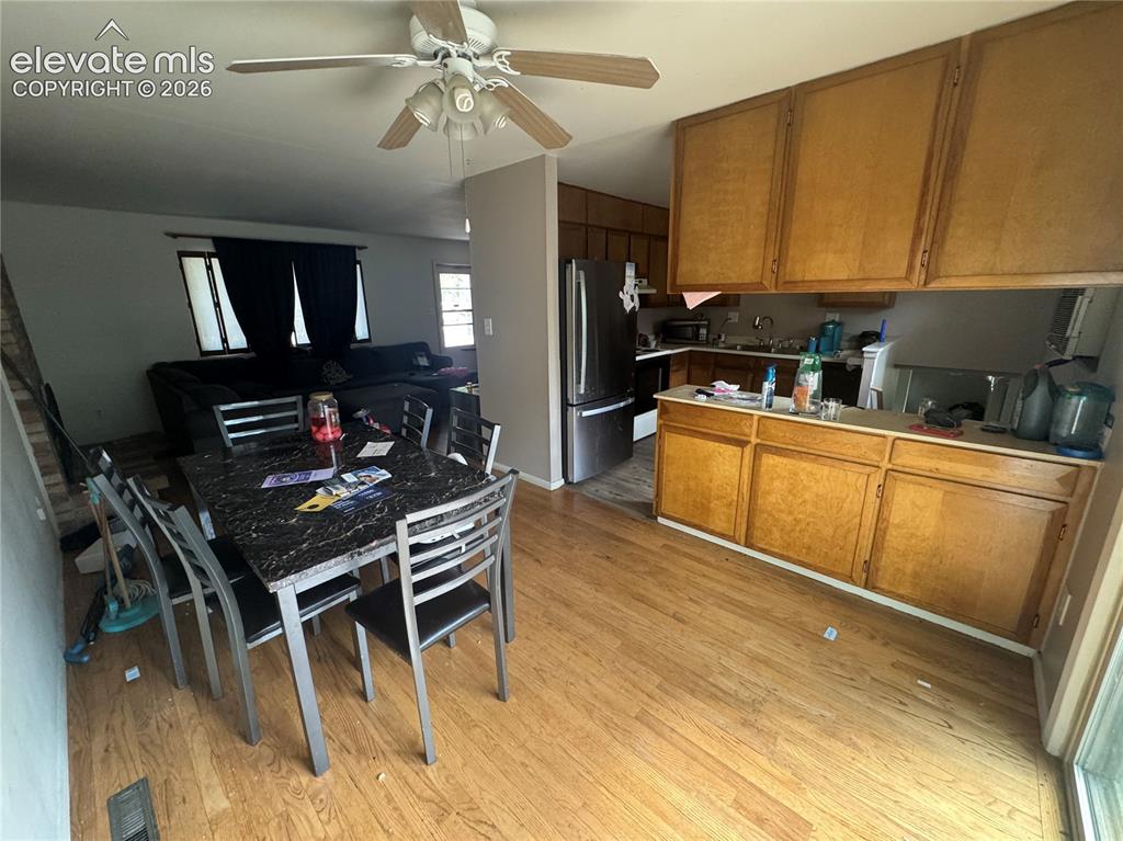 Image 3 of 37: Kitchen