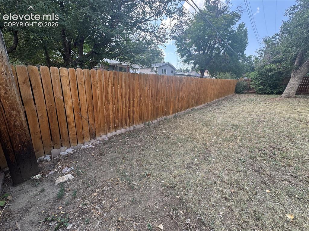 Image 8 of 37: Yard