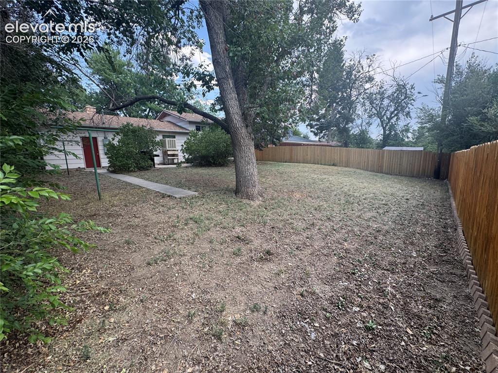 Image 9 of 37: Yard
