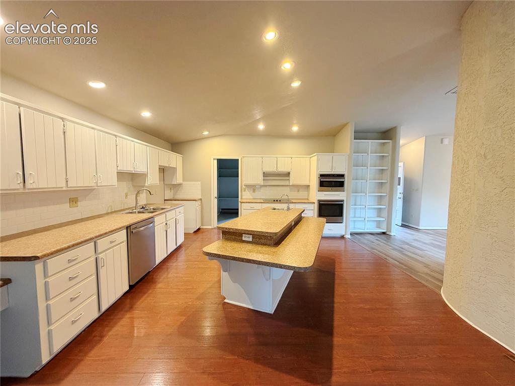 Image 11 of 35: Kitchen