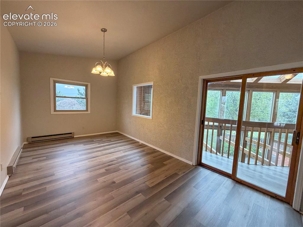 Image 7 of 35: Dining Area