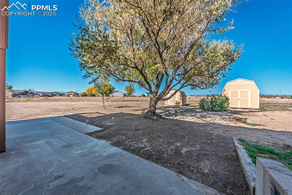 Image 27 of 34: Yard