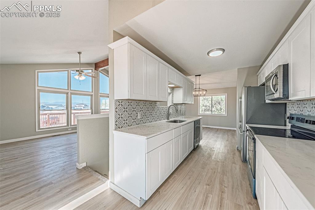 Image 4 of 34: Kitchen