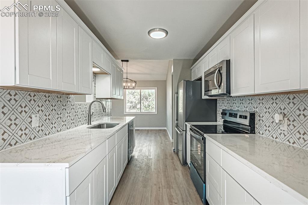 Image 9 of 34: Kitchen