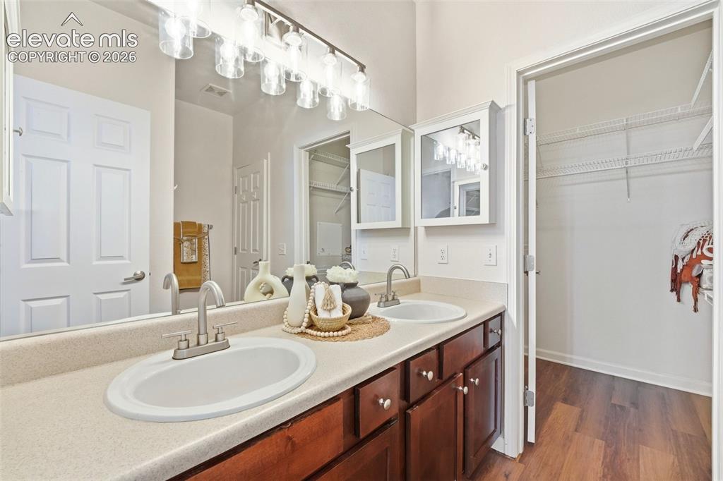 Image 18 of 25: Master Bathroom