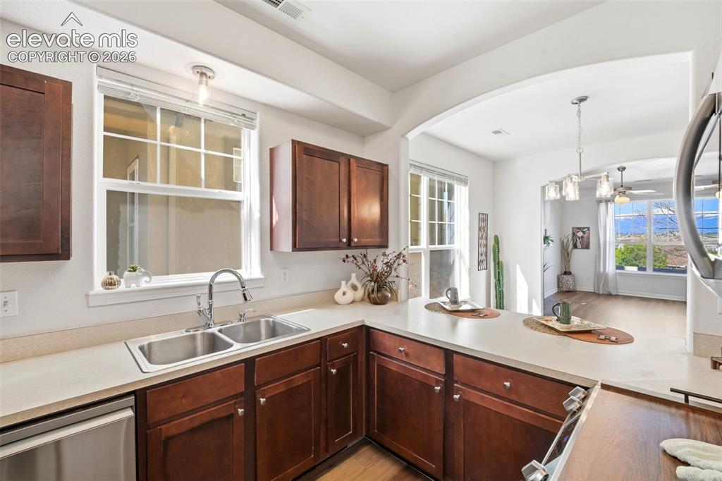 Image 2 of 25: Kitchen