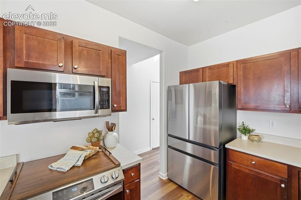 Image 3 of 25: Kitchen