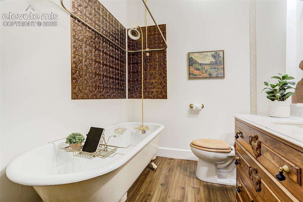 Image 19 of 40: Charming main level bathroom (Bath #1)
