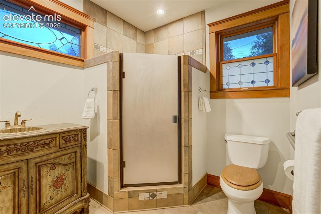 Image 21 of 40: Second main level bath in this updated additional