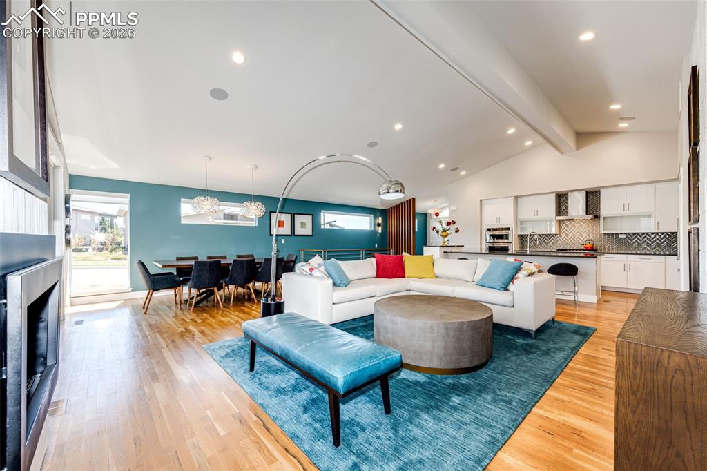 Image 15 of 46: Custom light fixtures stay