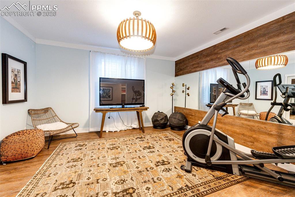 Image 30 of 46: Flex room for whatever