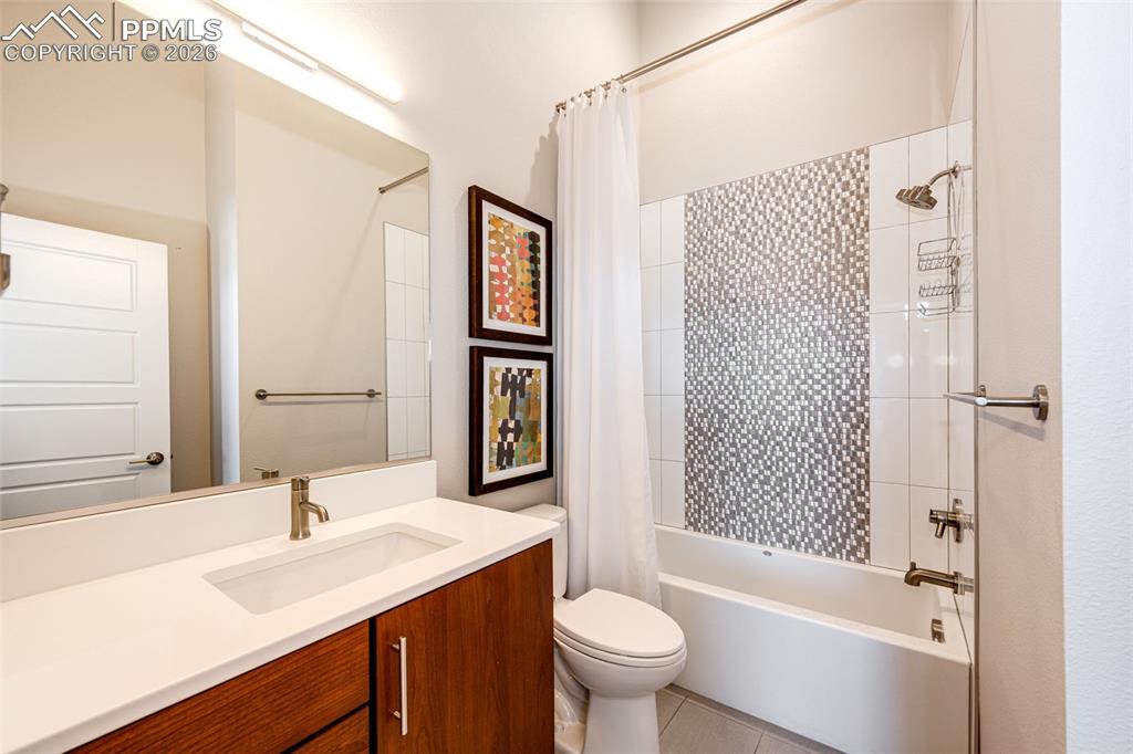 Image 7 of 47: Ensuite front bedroom