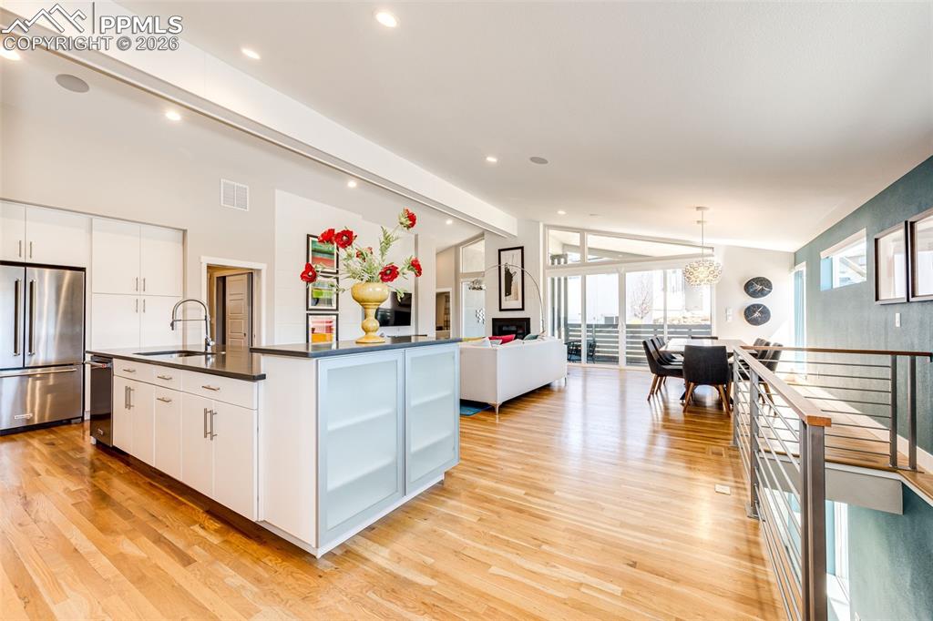 Image 8 of 46: Open floor Plan