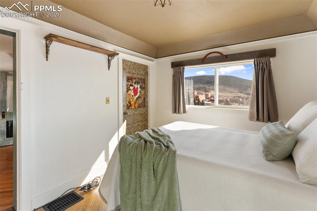 Image 20 of 44: Bedroom