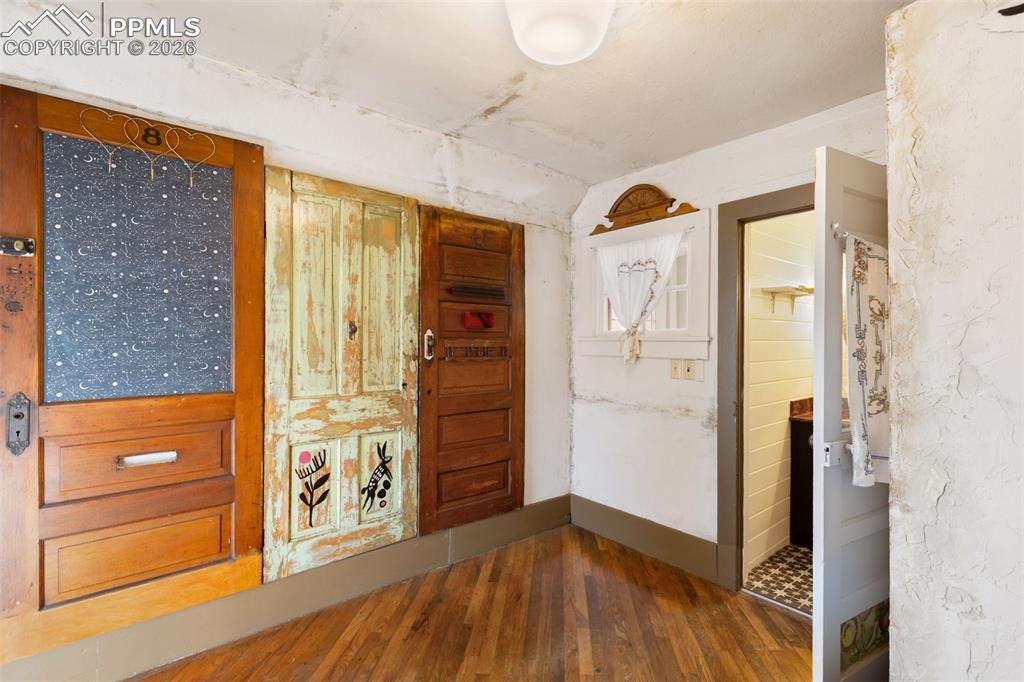 Image 21 of 44: Master closet