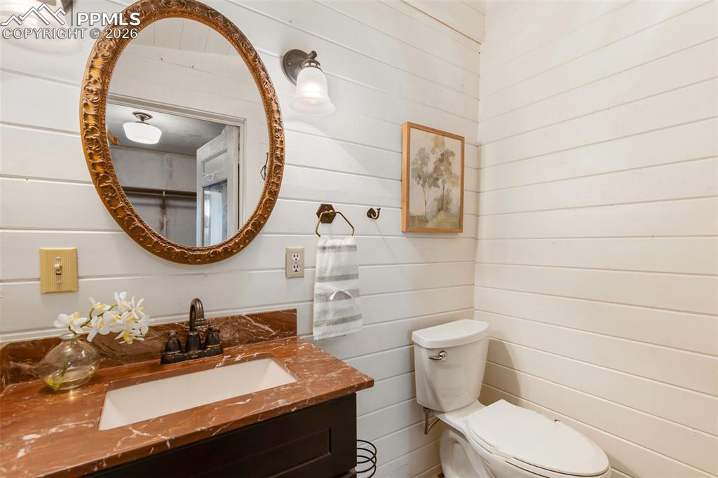 Image 23 of 44: Bathroom