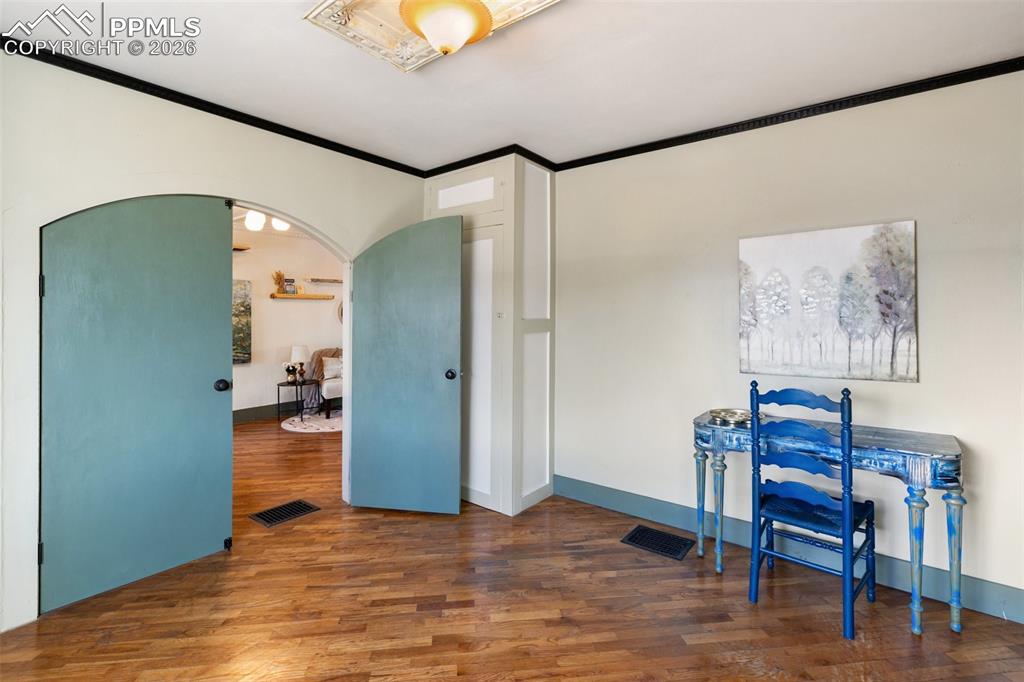 Image 25 of 44: Bedroom