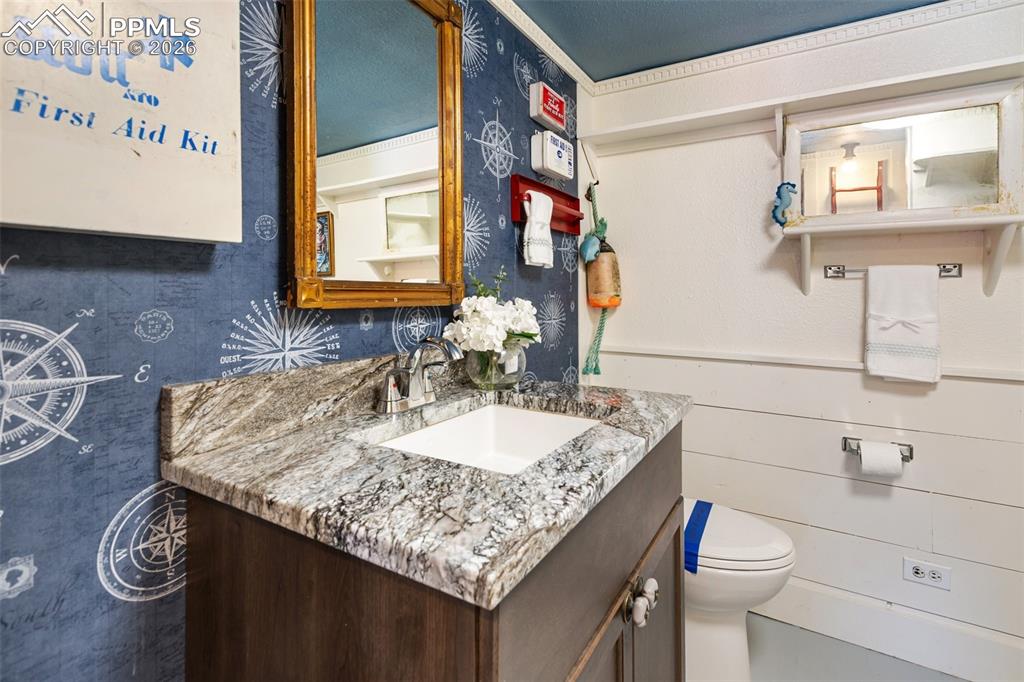 Image 32 of 44: Bathroom