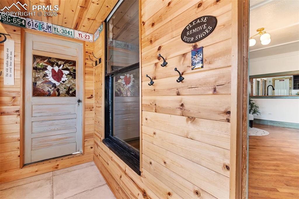 Image 8 of 44: Entry