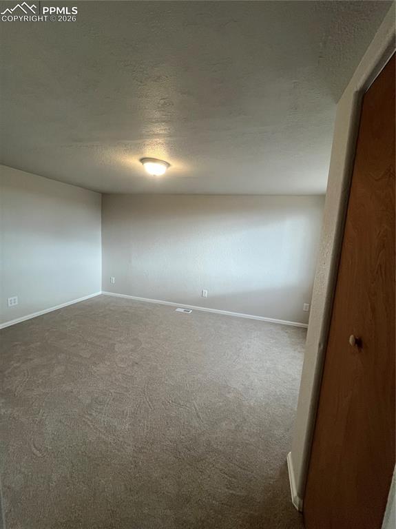 Image 10 of 21: Main Bedroom