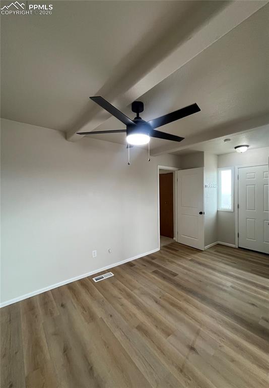 Image 14 of 21: Bedroom