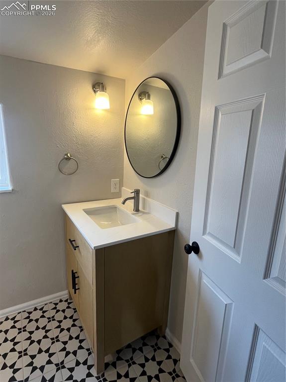 Image 6 of 21: Bathroom