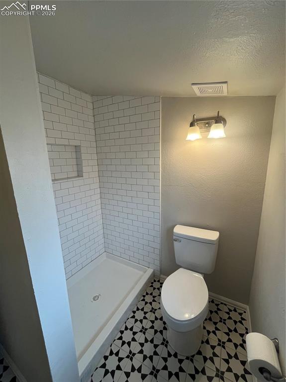 Image 9 of 21: Bathroom