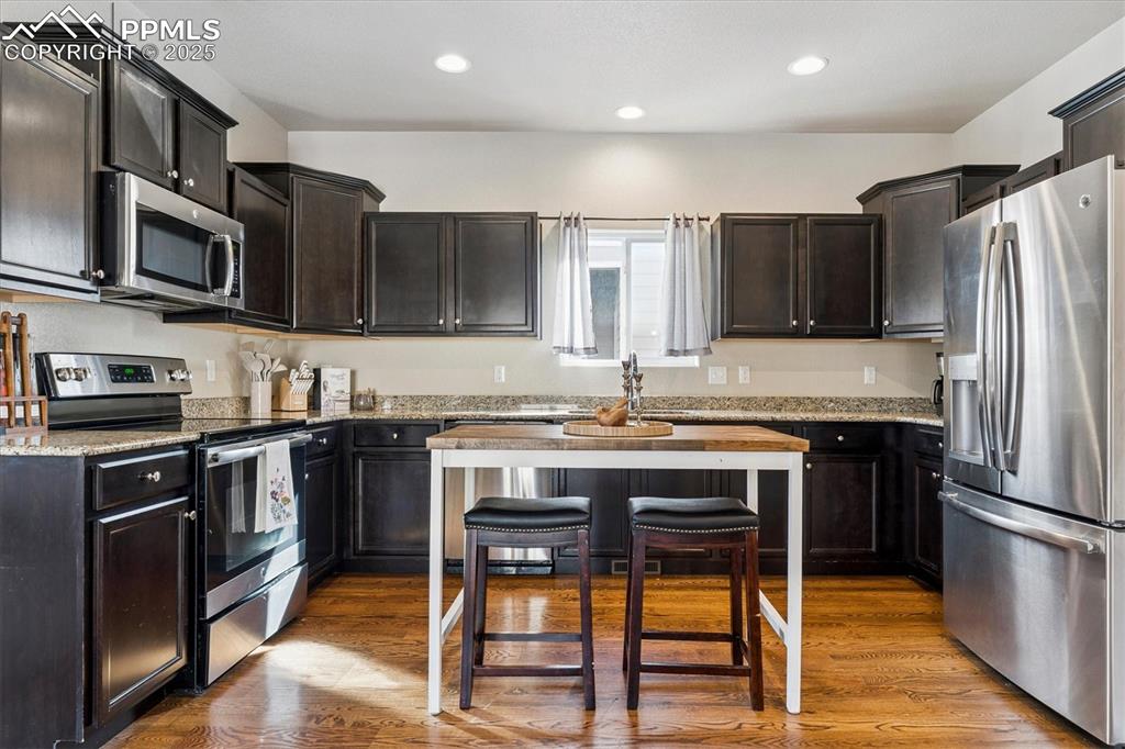 Image 12 of 50: Kitchen