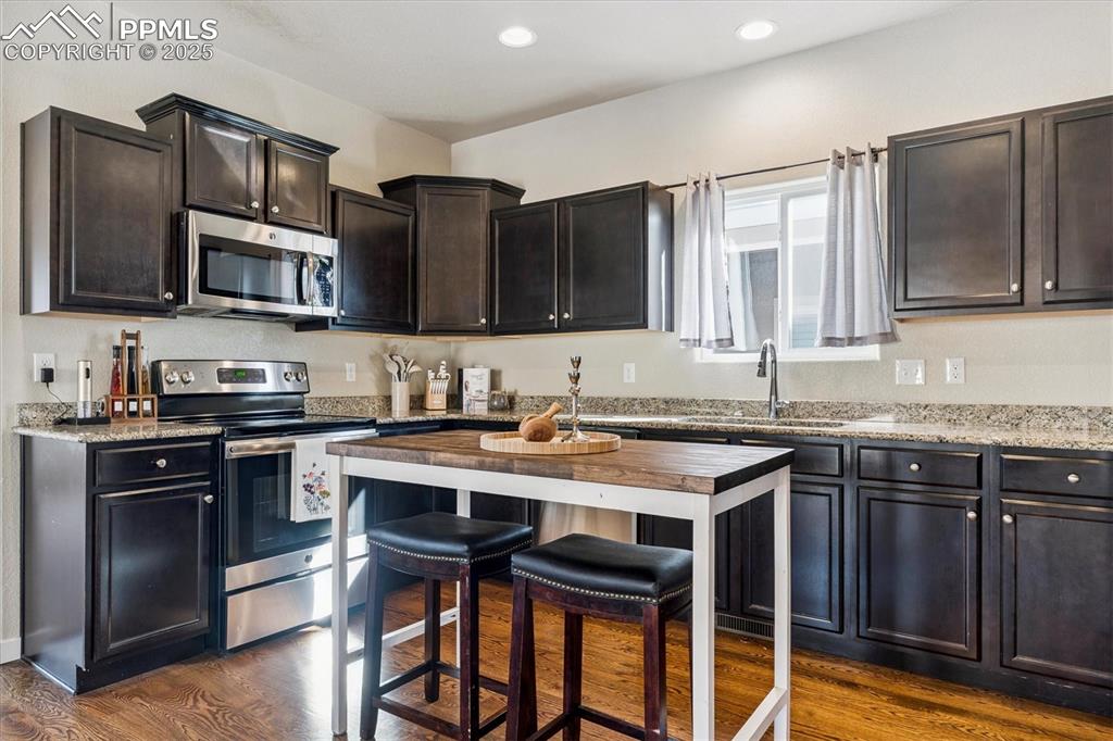 Image 14 of 50: Kitchen