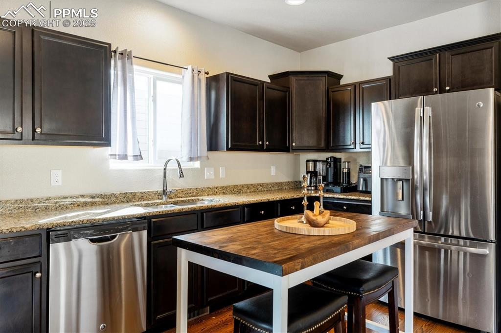 Image 17 of 50: Kitchen