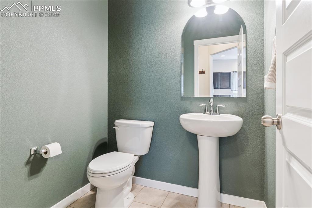 Image 20 of 50: Bathroom