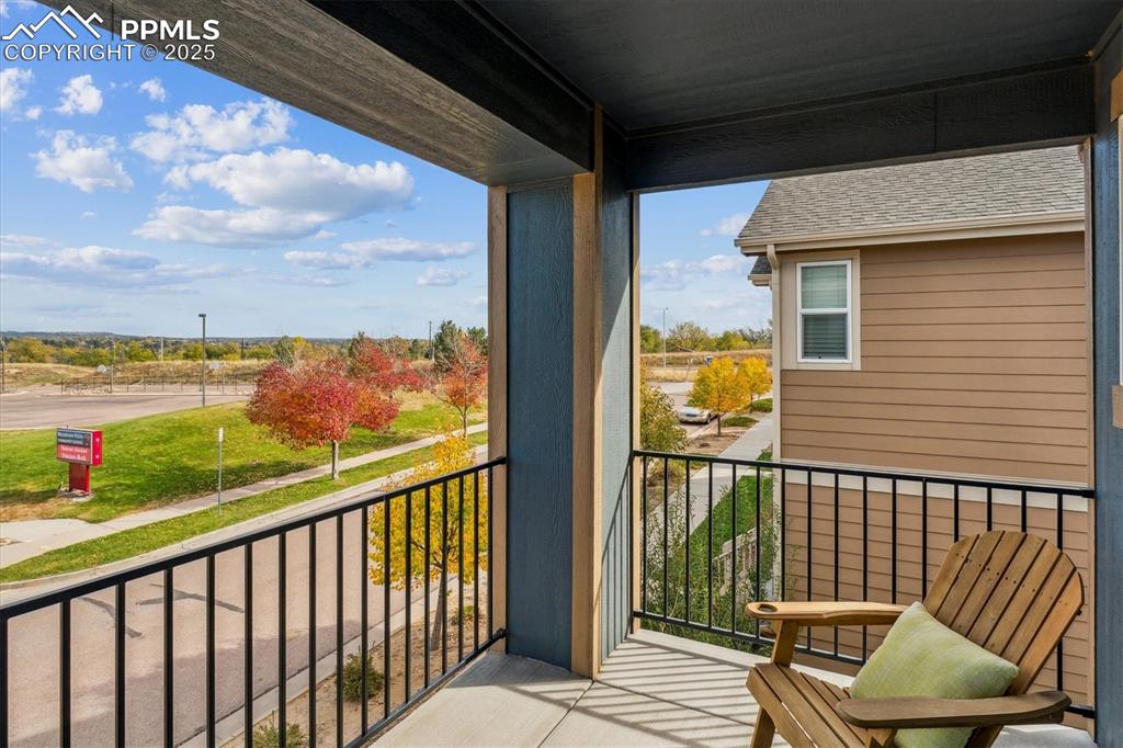 Image 36 of 50: Balcony