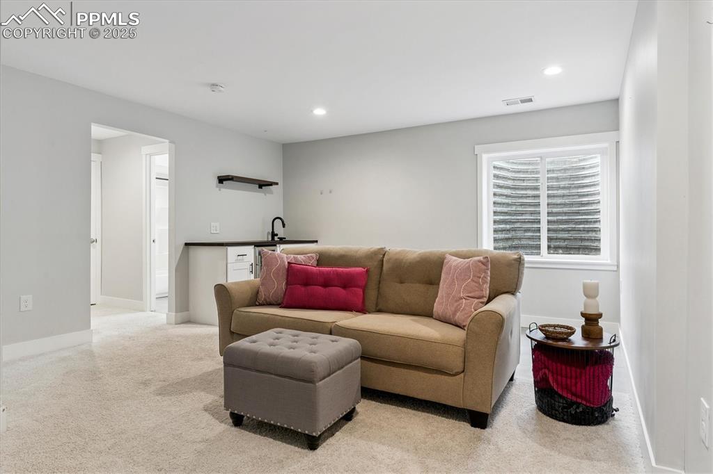 Image 37 of 50: Living Room