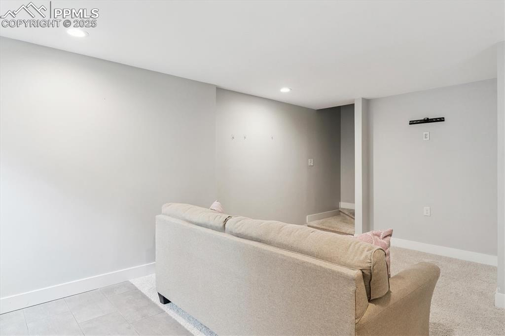 Image 38 of 50: Living Room