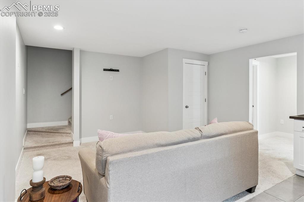 Image 39 of 50: Living Room