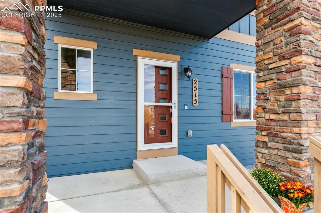 Image 45 of 50: Entry