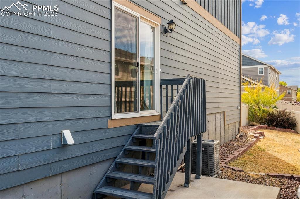 Image 46 of 50: Entry