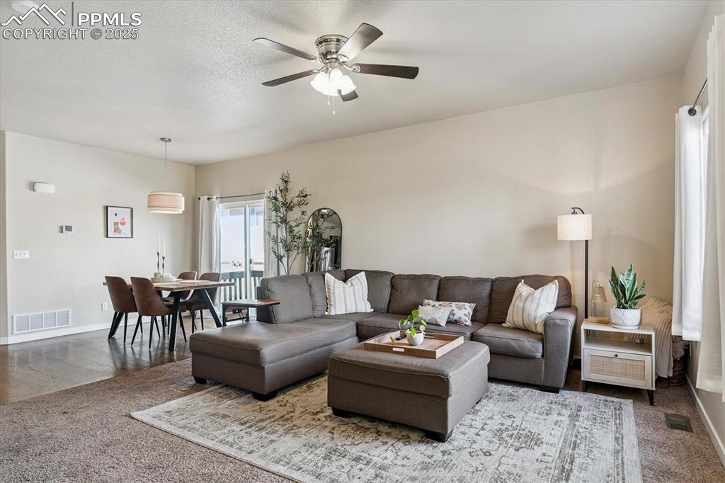 Image 5 of 50: Living Room