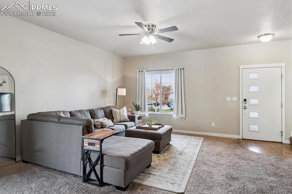 Image 6 of 50: Living Room