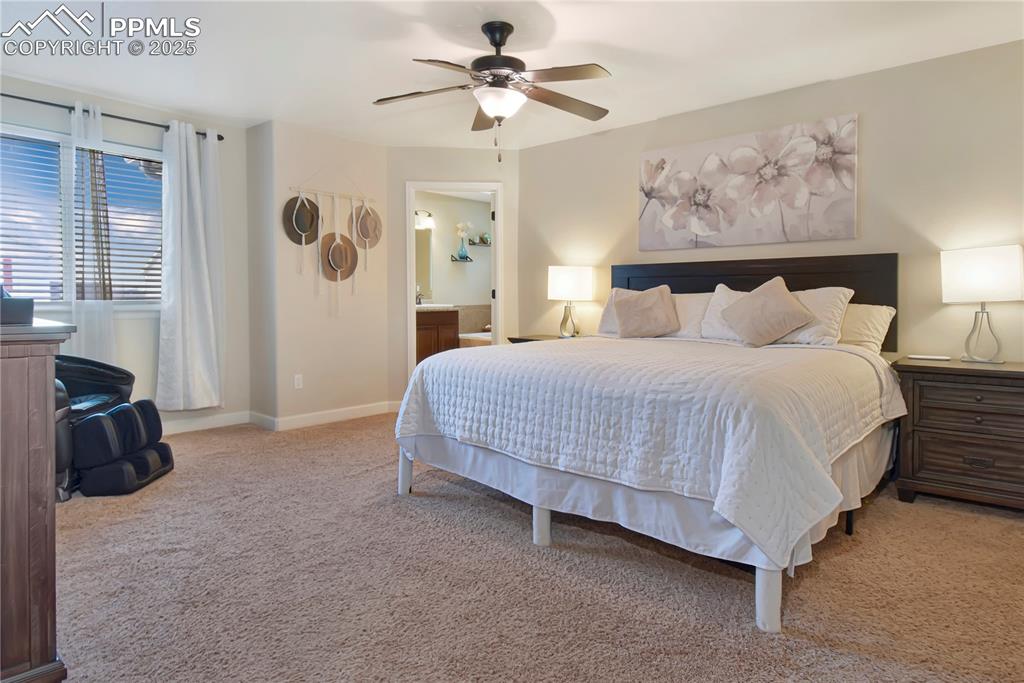 Image 19 of 50: Bedroom